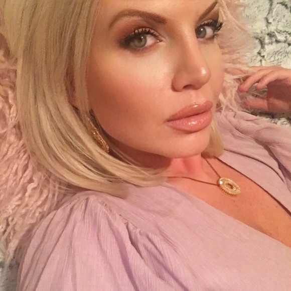 Meet your Posh Ambassador Claire - Picture 2 of 8